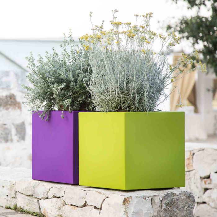 Pot de fleurs mod. Cube en résine Carré main product photo